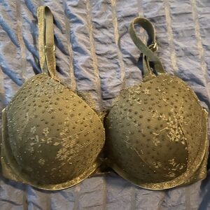 Victoria’s Secret Dream Angels push-up bra in 32DD